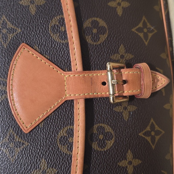 Authentic Louis Vuitton Sologne Crossbody Bag - Picture 5 of 10